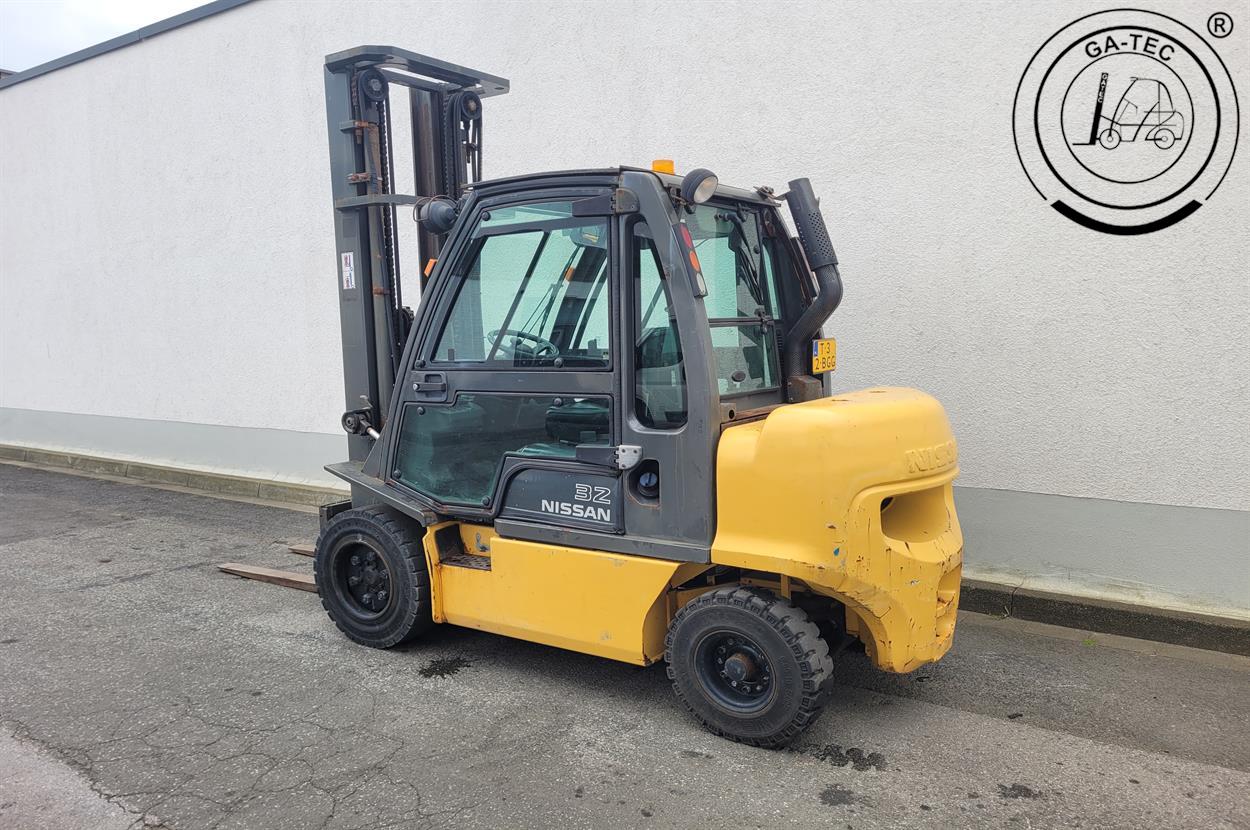 Nissan YG1D2A320 – Bild 3