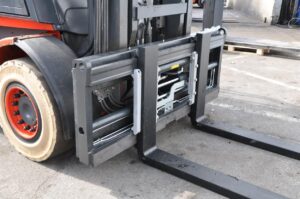Zinkenverstellgerät mit Seitenschieber 8000kg / 600mm - 2000mm